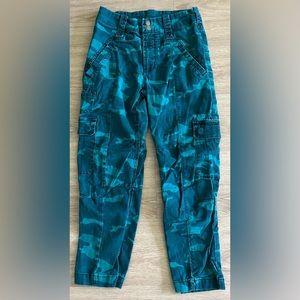 Urban Outfitters turquoise camo slight crop jeans 26